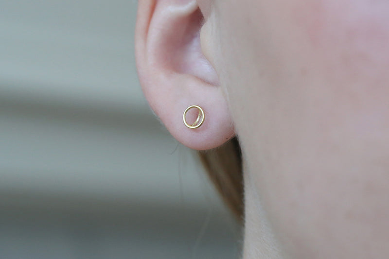 Trace Earrings - Circle